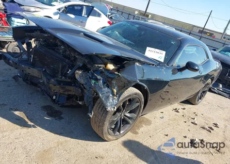 2018 Dodge Challenger Sxt z USA, uszkodzony, nr VIN 2C3CDZAG4JH322496